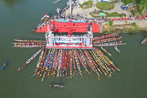 Tết Độc lập - ngày hội lớn nhất năm trên quê hương Đại tướng Võ Nguyên Giáp. Ảnh: N.Thành