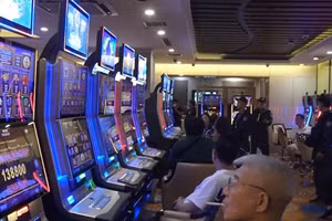 Bên trong sòng bạc ở King Club. Ảnh: CACC