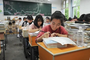 Học sinh Trung Quốc chuẩn bị cho kỳ thi vào THPT.
