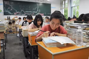 Học sinh Trung Quốc chuẩn bị cho kỳ thi vào THPT.