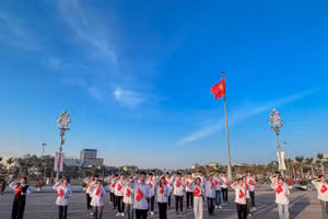 Đoàn TNCS Hồ Chí Minh Trường THPT Nghi Lộc 2 (Trung Lộc, Nghệ An) tổ chức chào cờ mừng Ngày thống nhất đất nước 30/4/2025. Ảnh: NTCC.