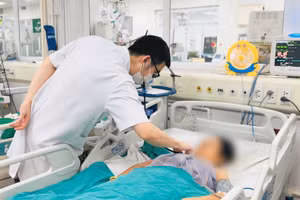 Bệnh nhân nhập viện trong tình trạng viêm toàn thân rất nặng, bạch cầu tăng cao. Ảnh: BVCC