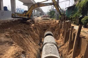 Nhiều công trình hạ tầng kỹ thuật là đường dây, cáp, đường ống và các công trình khác lắp đặt trong hành lang đường bộ. Ảnh minh họa: INT