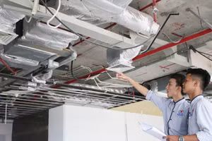 Tiết học thực tế tại doanh nghiệp của sinh viên Trường Cao đẳng Quốc tế Hồ Chí Minh. Ảnh: NTCC