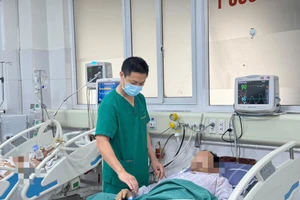 Bệnh nhân mắc sốt rét điều trị tại Bệnh viện Bệnh nhiệt đới Trung ương. Ảnh: BVCC