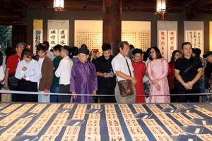 Triển lãm thư pháp 'Hương sắc Thăng Long' có sự tham gia của nhiều giảng sư, giảng viên thuộc Nhân Mỹ học đường.