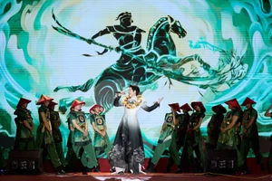 Với tiết mục 'Phù Đổng Thiên Vương', Đức Phúc tạo ấn tượng và giành giải Quán quân âm nhạc quốc tế Intervision 2025.