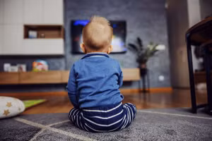 Trẻ sử dụng màn hình nhiều bị giảm vốn từ vựng.