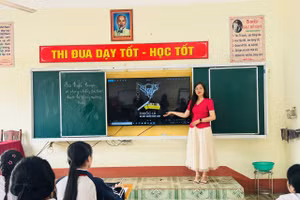 Tiết học tuyên truyền phòng chống tác hại thuốc lá tại Trường THCS Phù Ninh.