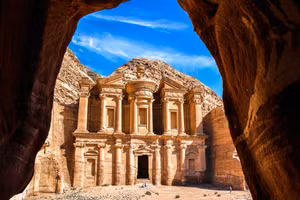 Thành phố cổ Petra, Jordan, là một trong 7 kỳ quan thế giới mới.