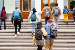 Sinh viên quốc tế giảm 17% tại Mỹ.