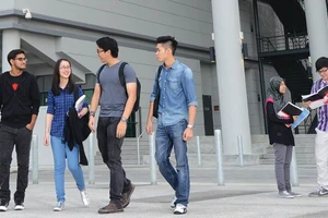 Du học sinh Malaysia tại Mỹ có thể chuyển sang học tập tại quốc gia khác.