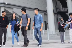 Du học sinh Malaysia tại Mỹ có thể chuyển sang học tập tại quốc gia khác.