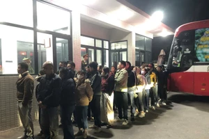 Các bị hại trong vụ án được đưa về Công an tỉnh Bắc Ninh.