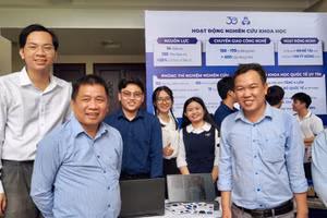 PGS.TS Quản Thành Thơ cùng nhóm nghiên cứu.