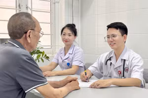 Dự kiến từ năm 2026, người dân được khám sức khỏe định kỳ hoặc sàng lọc miễn phí ít nhất một lần/năm theo nhóm ưu tiên. Ảnh minh họa