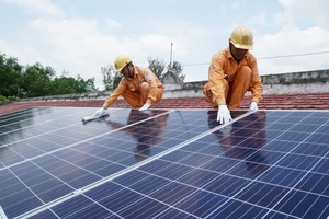 Cần hoàn thiện chính sách phát triển điện mái nhà trong khu công nghiệp. Ảnh minh họa: INT