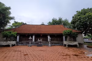 Đình Nhân Lý có một gian thờ riêng dành cho các nhà khoa bảng.