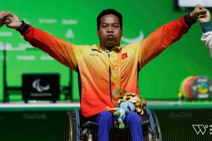 Khoảnh khắc đô cử Lê Văn Công mang về tấm Huy chương Vàng đầu tiên cho Việt Nam ở Paralympic 2016.