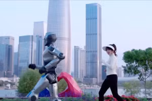 Robot hình người PM01 có thiết kế nhỏ gọn, cao dưới 1,2m và nhẹ hơn khoảng 8kg so với mẫu SE01 - sản phẩm chủ lực của EngineAI. Ảnh: INT