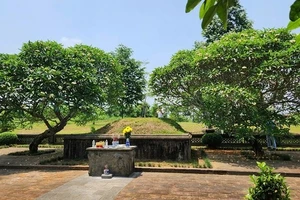 Lăng mộ vua Lê Túc Tông tại Thanh Hóa từng bị xâm hại, đào bới.