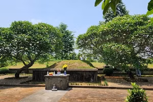 Lăng mộ vua Lê Túc Tông tại Thanh Hóa từng bị xâm hại, đào bới.