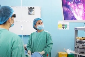 Phẫu thuật nội soi điều trị thoát vị bẹn tại Bệnh viện Trung ương Huế.