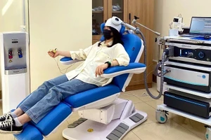 Người bệnh điều trị mất ngủ. Ảnh: Trung Vũ