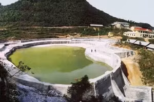 Công trình hồ treo thu giữ nước trên núi ở Hà Giang (cũ).