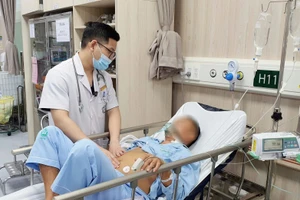 Điều trị cho bệnh nhân đột quỵ tại Bệnh viện Bạch Mai.