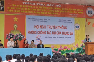 Trường THCS An Dương tuyên truyền về phòng, chống tác hại của thuốc lá tới học sinh.