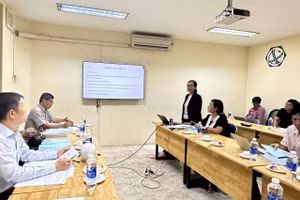 ThS.BS Tăng Hùng Sang trình bày báo cáo về kết quả nghiên cứu của nhóm.