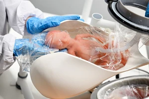 Thiết bị mô phỏng tử cung người mẹ do AquaWomb nghiên cứu.