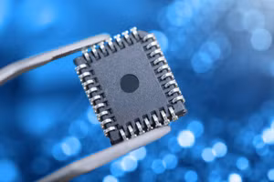 Đào tạo nhân tài góp phần cho sự phát triển của chất bán dẫn.