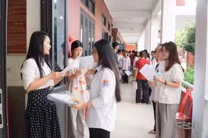 Nghệ An tổ chức thành công Kỳ thi tốt nghiệp THPT năm 2025 dành cho khóa học sinh đầu tiên theo Chương trình GDPT 2018. Ảnh: Hồ Lài