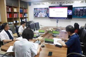 Một buổi hội chẩn, tư vấn khám chữa bệnh từ xa tại Bệnh viện Phụ sản Hà Nội. Ảnh: BVCC
