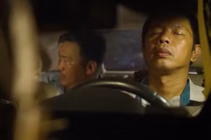 'Anh Hùng' là bộ phim hiếm hoi kể câu chuyện xoay quanh chiêu trò từ thiện tiền tỷ.