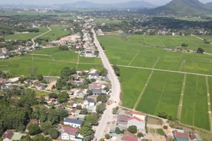 Quốc lộ 7 đoạn qua huyện Diễn Châu (Nghệ An).