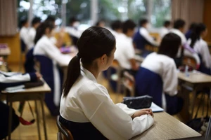 Áp lực thi cử khiến phụ huynh và học sinh Hàn Quốc tìm đến hành vi gian lận.