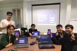 Các thành viên sáng lập dự án Simzy.