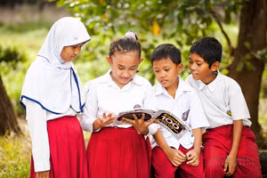 Nhiều học sinh Jakarta, Indonesia, không đủ khả năng chi trả học phí.