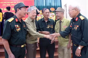 Niềm vui của các nhà giáo - chiến sĩ trong ngày gặp mặt (năm 2022).