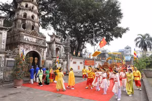 Lễ hội tổng Nam Phù quy tụ 10 làng của 9 xã tổng Nam Phù xưa.