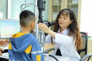 Bác sĩ chuyên khoa I Võ Ngọc Xuân Bích, Bệnh viện Mắt Tây Nguyên (Đắk Lắk). Ảnh: Thế Hùng.