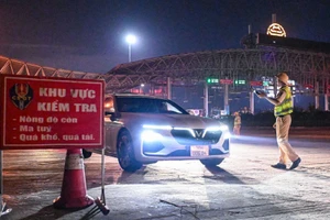 CSGT kiểm tra nồng độ cồn từ mùng 1 Tết. Ảnh minh họa: INT