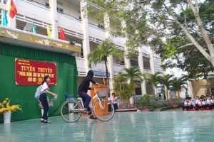 Trường THCS Chí Công (Lâm Đồng) tổ chức tuyên truyền phòng chống xâm hại trẻ em. Ảnh: website nhà trường