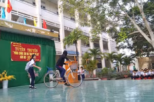 Trường THCS Chí Công (Lâm Đồng) tổ chức tuyên truyền phòng chống xâm hại trẻ em. Ảnh: website nhà trường