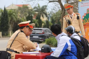Lực lượng CSGT Thanh Hóa tăng cường xử lý học sinh vi phạm giao thông.
