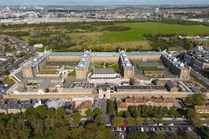 Nhà tù Wormwood Scrubs Prison, Tây London, nơi cô Alex South từng làm việc.