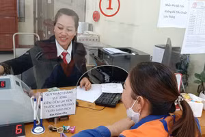 Khách hàng vay vốn tại Agribank chi nhánh Cao Bằng. Ảnh: Quốc Hải